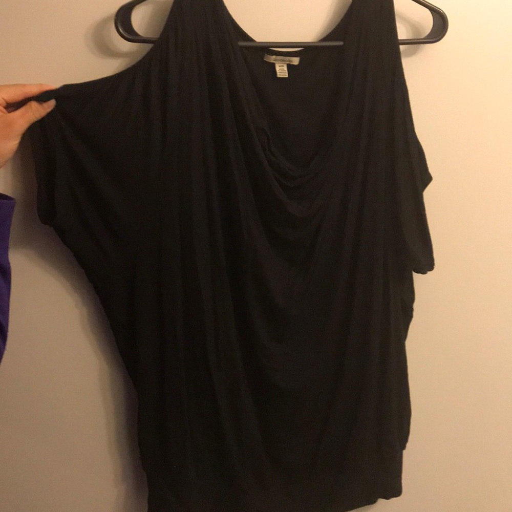 Cute black top with shoulder peep